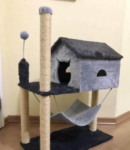 Arranhador casinha com rede para gatos