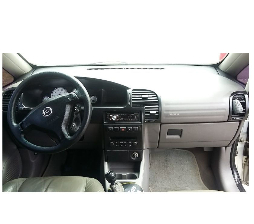 Zafira Confort 2.0 completo com bancos de couro