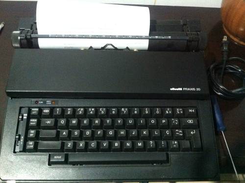 Maquina De Escrever Elétrica Olivetti Praxis 20