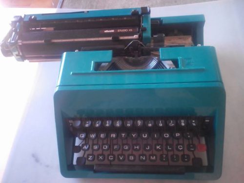 Maquina De Escrever Olivetti Studio 45 Funcionando
