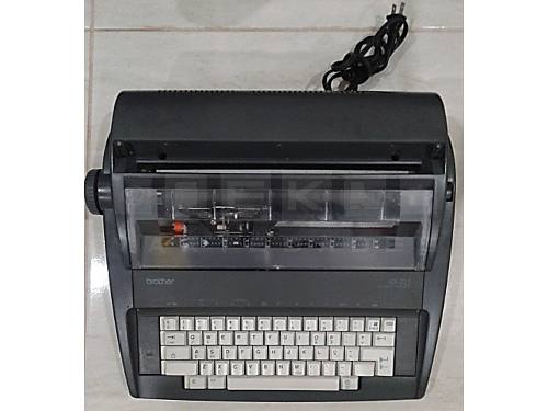 Máquina De Escrever Eletrônica Brother Ax-325