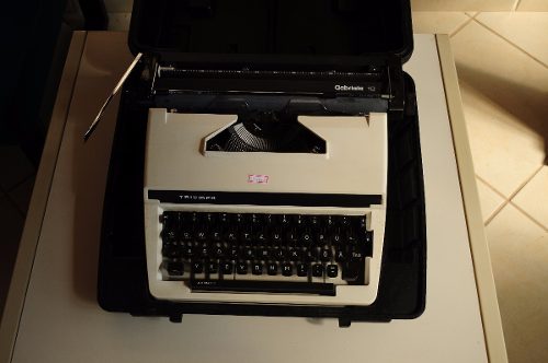 Máquina De Escrever Triumph Gabriele 12