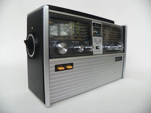 Rádio Antigo Airline/sharp. Possui 10 Bandas.