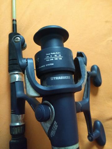 Vara e molinete de pesca