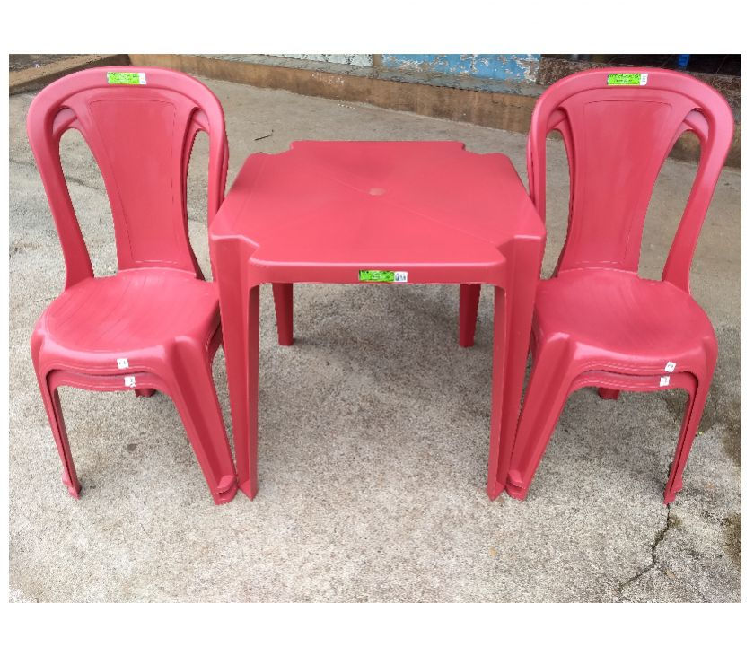 Jogo de mesas e cadeiras plástica modelo bistrô