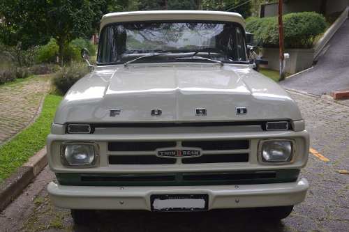 Pickup Ford F100 Twin Beam Impecável