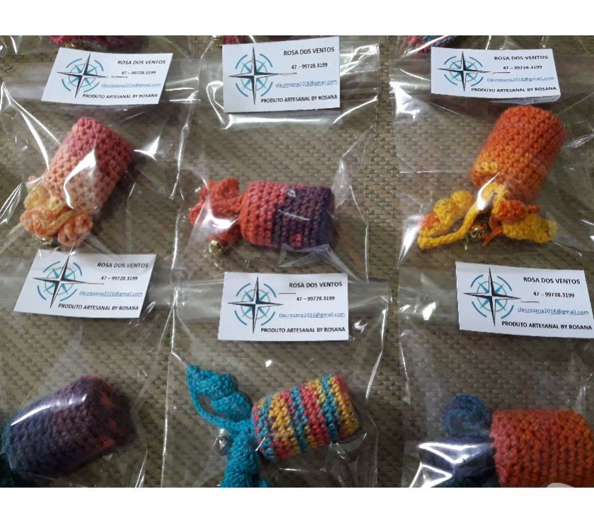 Brinquedos para gatos com guizo - crochê - diversas cores