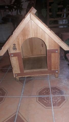 Casa de cachorro em madeira
