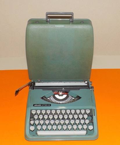 Máquina De Escrever Olivetti Lettera 82 Portátil C/ Maleta