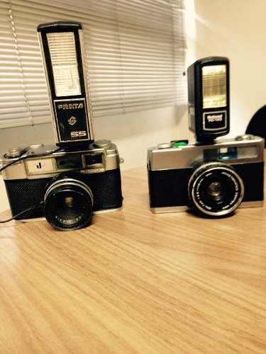 Duas Câmeras Fotográficas Antigas, Yashica E Certex.