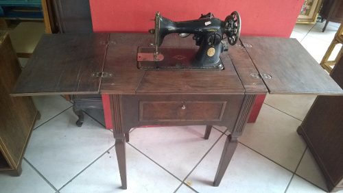 Antiga Maquina De Costura Singer Eletrica