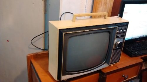 Televisão Antiga Telefunken Rara Retro Bege Não Funciona