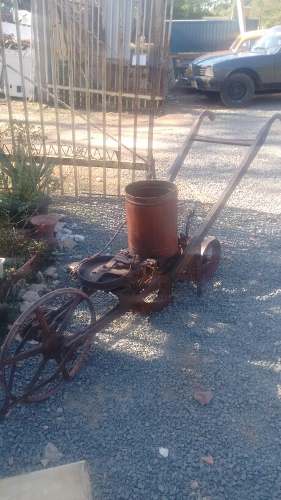 Antiga Prantadeira Por Tração Animal