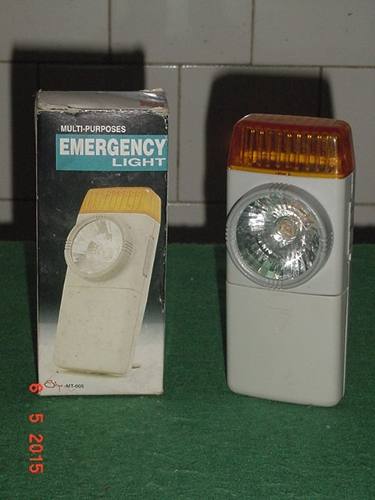* Lanterna Antiga De Emergência A Pilha *