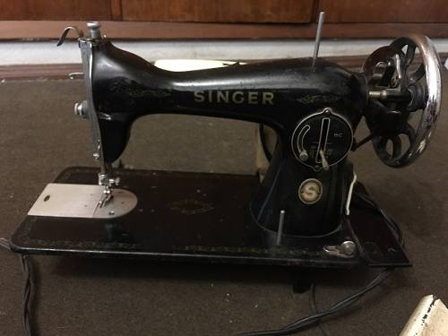 Máquina De Costura Antiga Singer