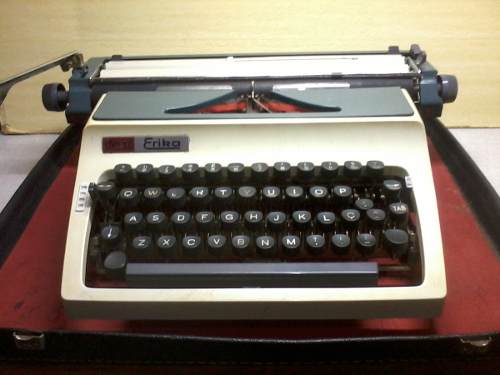 Antiga Maquina Escrever Erika-daro Germany Funcionando