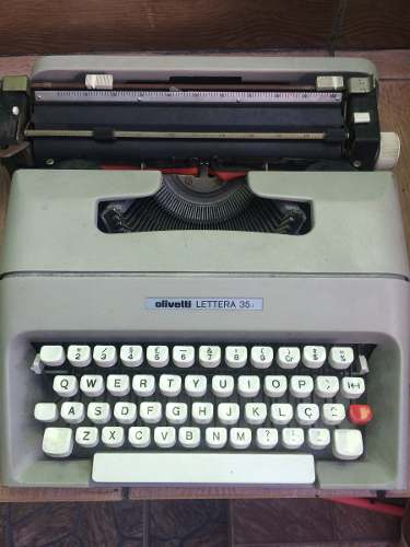 Maquina Antiga De Escrever Olivetti Lettera 35/i