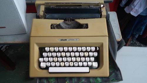 Maquina De Escrever - Olivetti Lettera 25 - Case Original