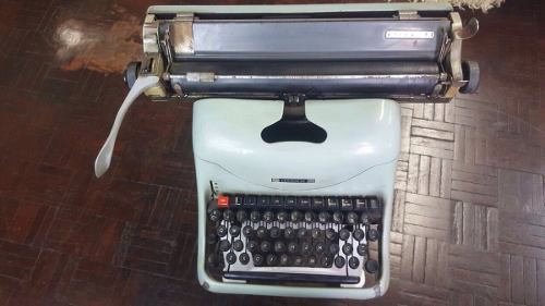 Maquina De Escrever Olivetti Lexicon 80 (antiga)