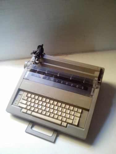 Máquina De Escrever Antiga Elétrica Gx- No Estado