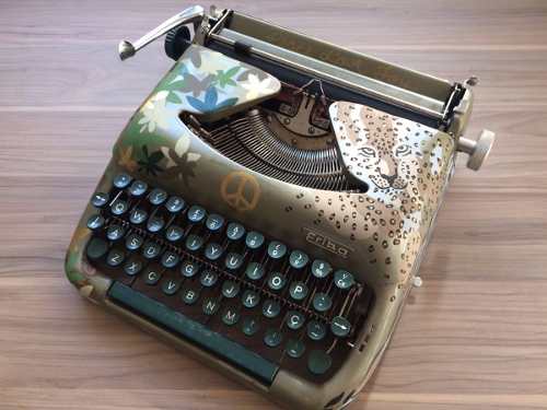 Máquina De Escrever Erika Model 12 Customizada - Peça