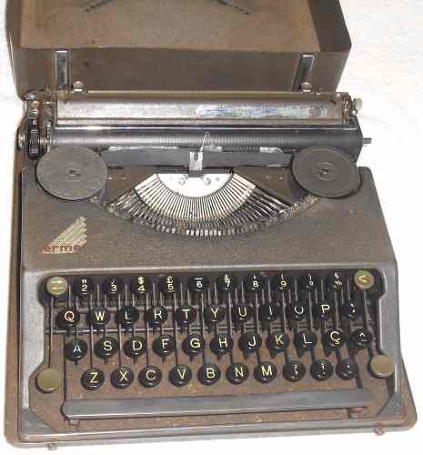 Máquina De Escrever Hermes Baby  Fabricação Suíça