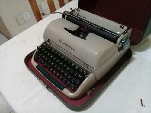 Máquina De Escrever Portátil Antiga Reminton Coleção