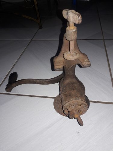 Antigo Moedor Antiguidade