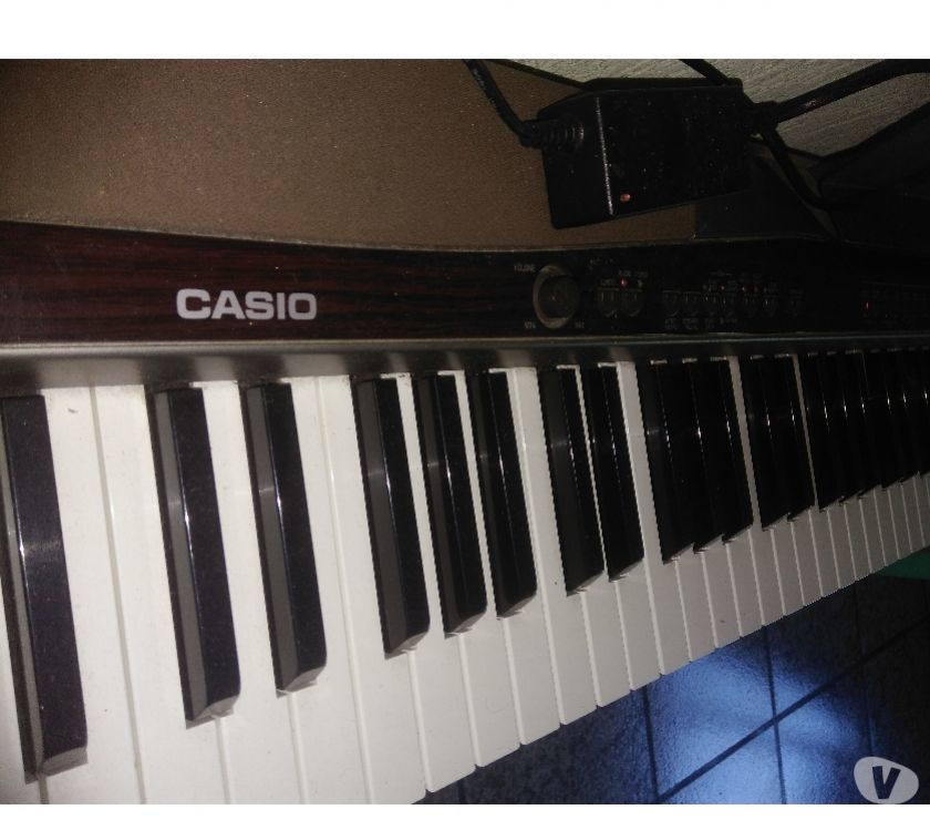 Piano Casio (Privia) PX-100 Em perfeito estado.