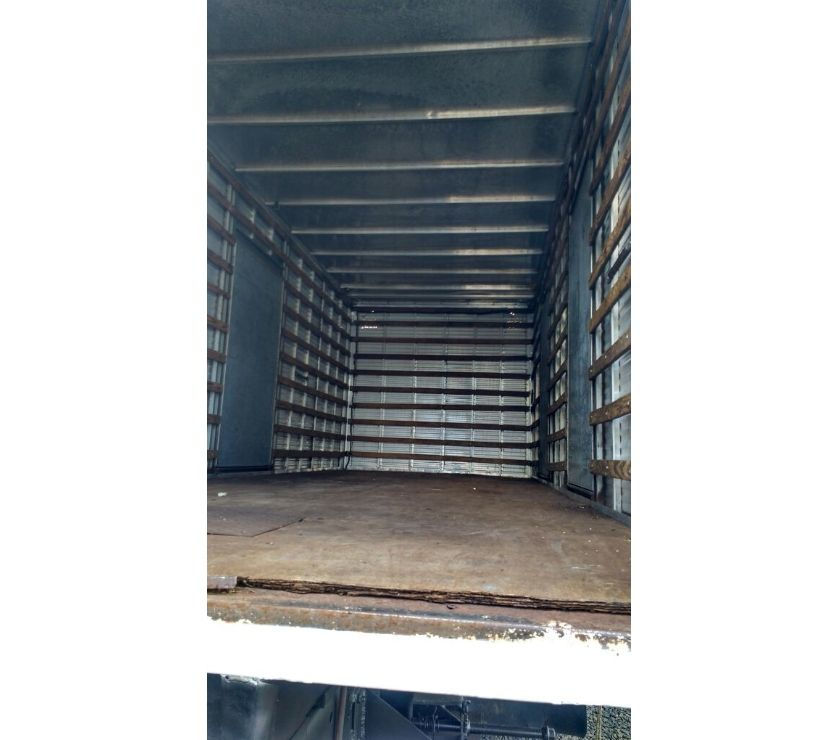 VW  ano  no baú de 8 Mts