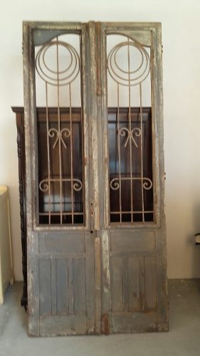 Portas Antigas De Madeira Maciça E Ferro Forjado