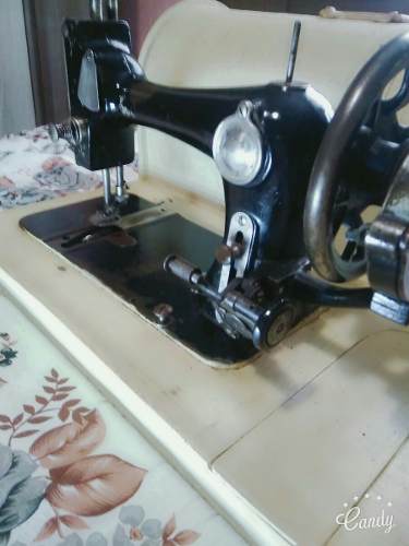 Máquina De Costura De Maleta Em Ótimo Estado