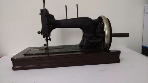 Maquina De Costura Antiga Manual Dietrich Vesta Relíquia