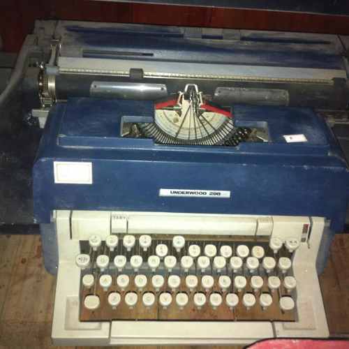 Máquina De Escrever Underwood 298 Antiga Funcionando Frete
