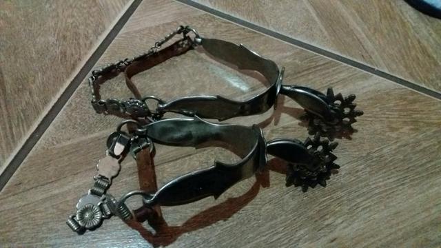 Par de Espora Diferente