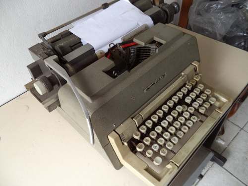 Antiga Maquina De Escrever