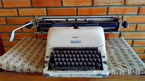 Maquina De Escrever Antiga Marca Adler - Funcionando
