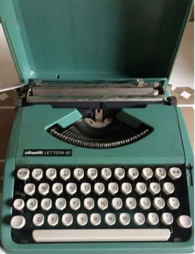 Maquina De Escrever Portátil Olivetti Lettera 82