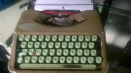 Maquina De Escrever Suíça Hermes Rocket -antiga