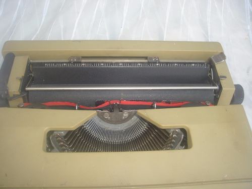 Maquina Escrever Portatil Olivette Lettera 25 Bege Mexico
