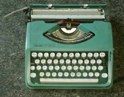 Máquina De Escrever Olivetti Lettera 82 (Antiguidade)