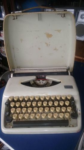 Máquina De Escrever Tippa Antiga