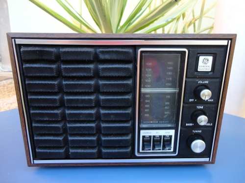 Rádio Antigo General Eletric Modeloa.