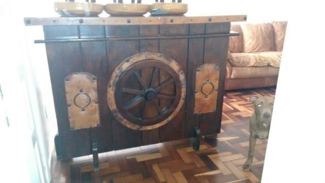 Lindo bar em madeira maciça,