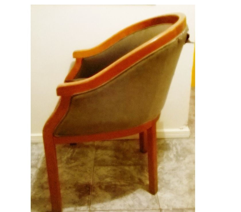 Cadeiras tipo poltrona em madeira (para