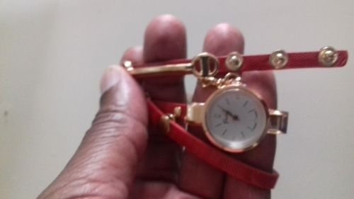 Relógio feminino com linda pulseira