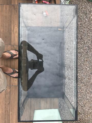 Aquário com bota central 202 L, vidros lapidados, ideal para marinhos