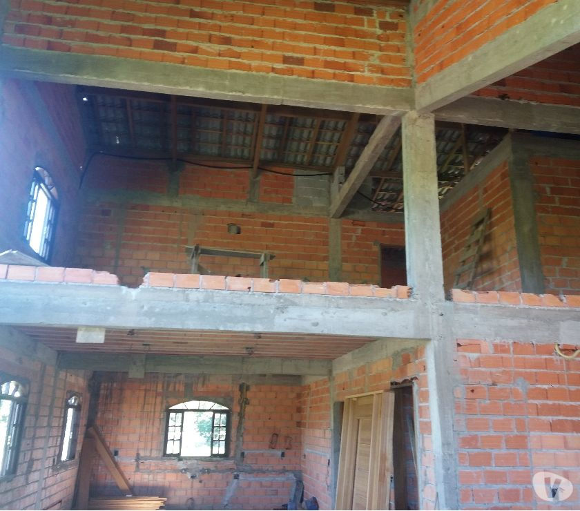 Casa em fase de acabamento alto padrão em Embu Guaçu-Sp