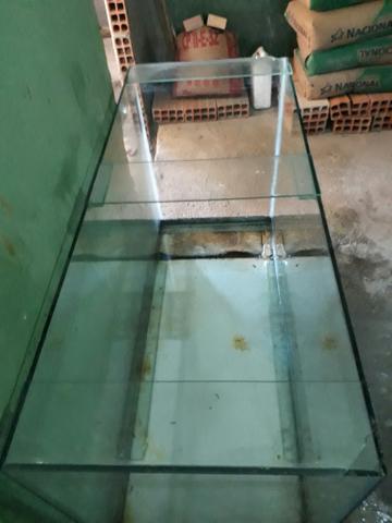 Vendo aquário vidro 450 litros barato pra vender rápido.