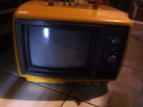 Tv Televisao Semp Colorida Antiga Amarela Vintage